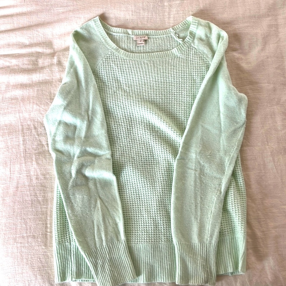 Size medium, sea foamJ Crew sweater. Great condition just wrinkled from storage